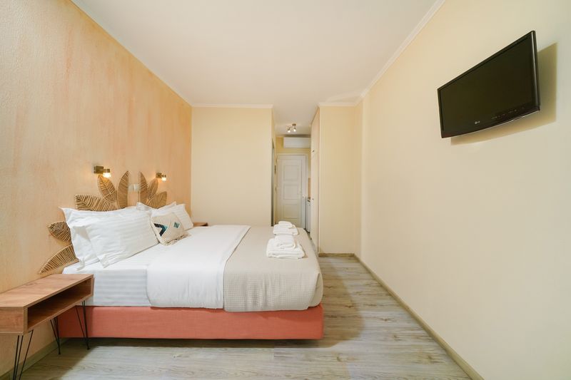 Double studio first floor bedroom with sea view