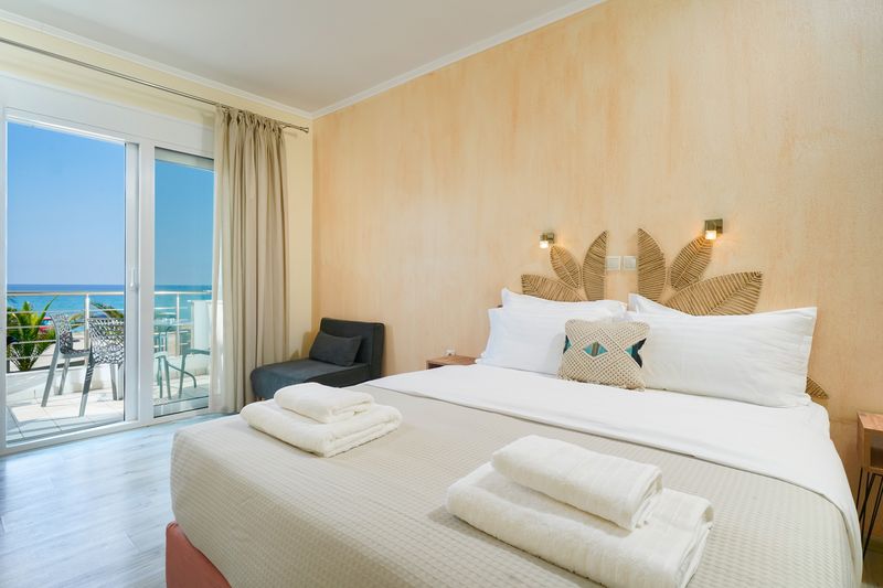 First floor bedroom with sea view