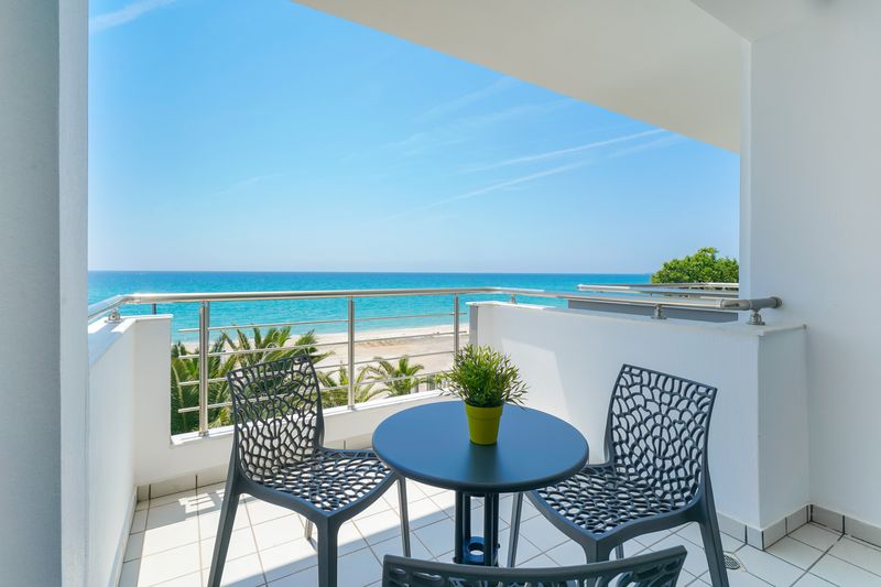 Upper floor balcony with sea view