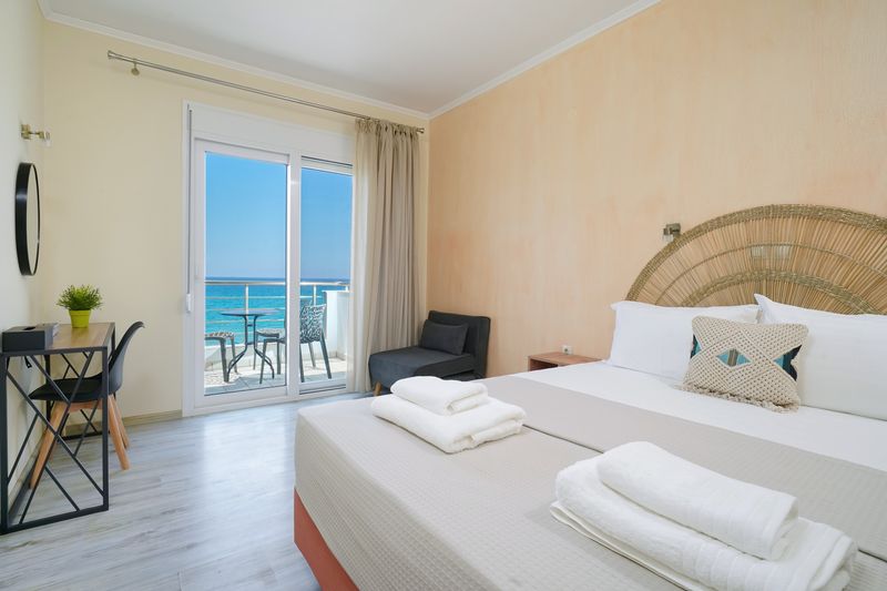 Bedroom toward the sea